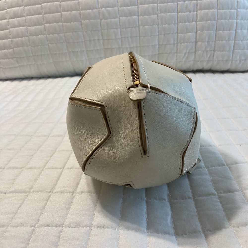 Moschino egg-shaped leather mini bag with a wristlet strap - Picture 4 of 10